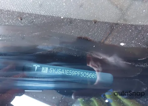 2023 Tesla Model S Dual Motor All-Wheel Drive/Standard Range z USA, uszkodzony, nr VIN 5YJSA1E59PF505661